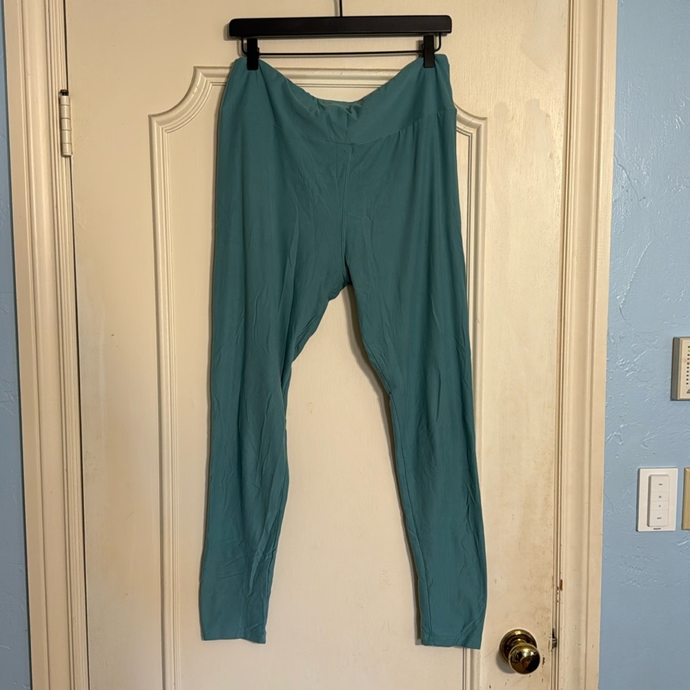 Lularoe leggings in Tall & Curvy Teal